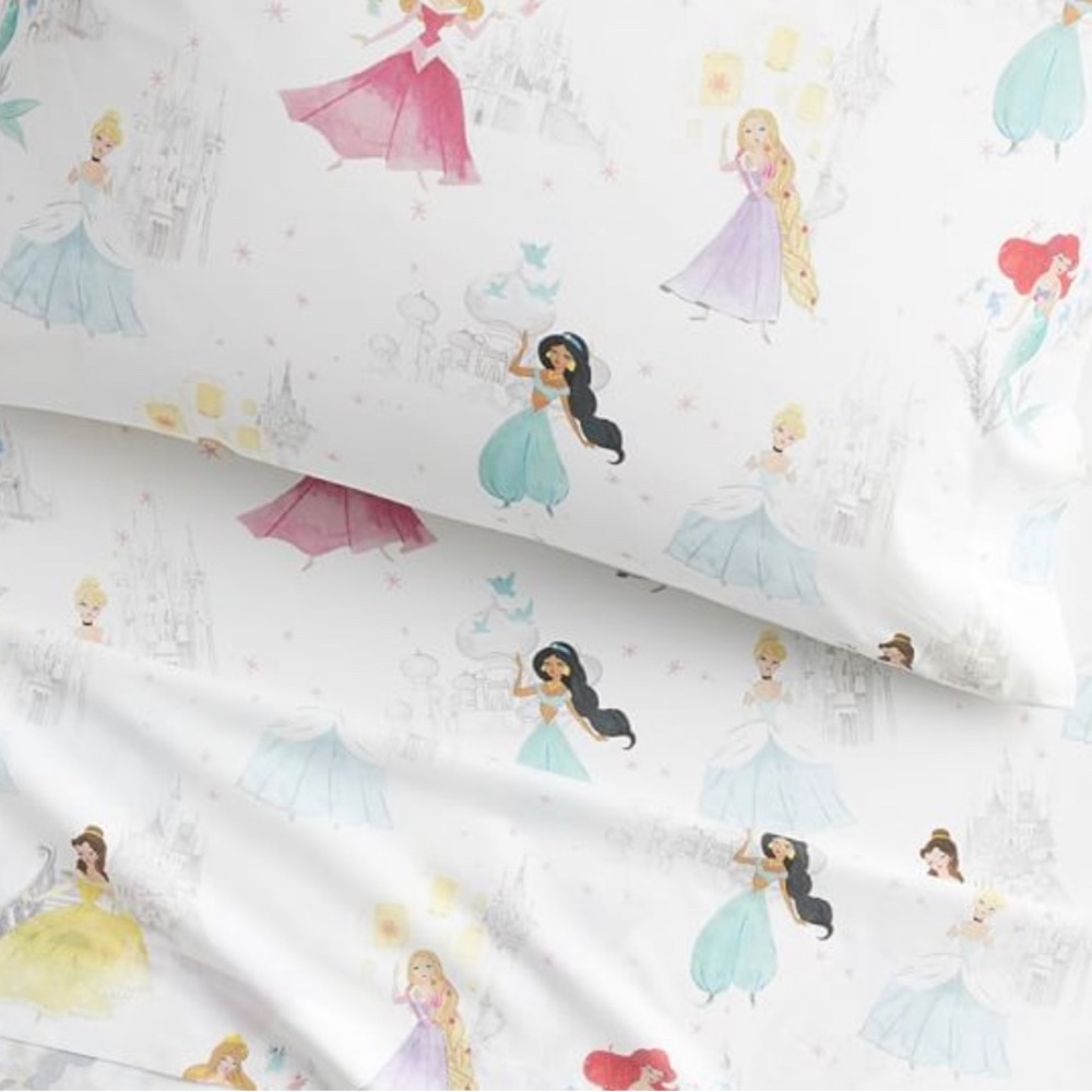 Toddler Bed Pottery Barn Kids Disney Princess sheet set. NWT!
